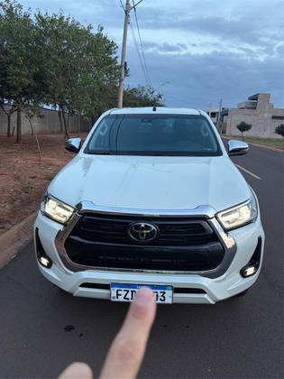 TOYOTA HILUX 2.8 D-4D TURBO DIESEL CD SRX 4X4 AUTOMÁTICO TOYOTA HILUX 2.8 D-4D TURBO DIESEL CD SRX 4X4 AUTOMÁTICO